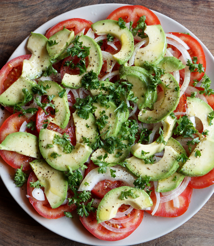 Easy Avocado Tomato Salad: A Delicious Choice for Light Eaters